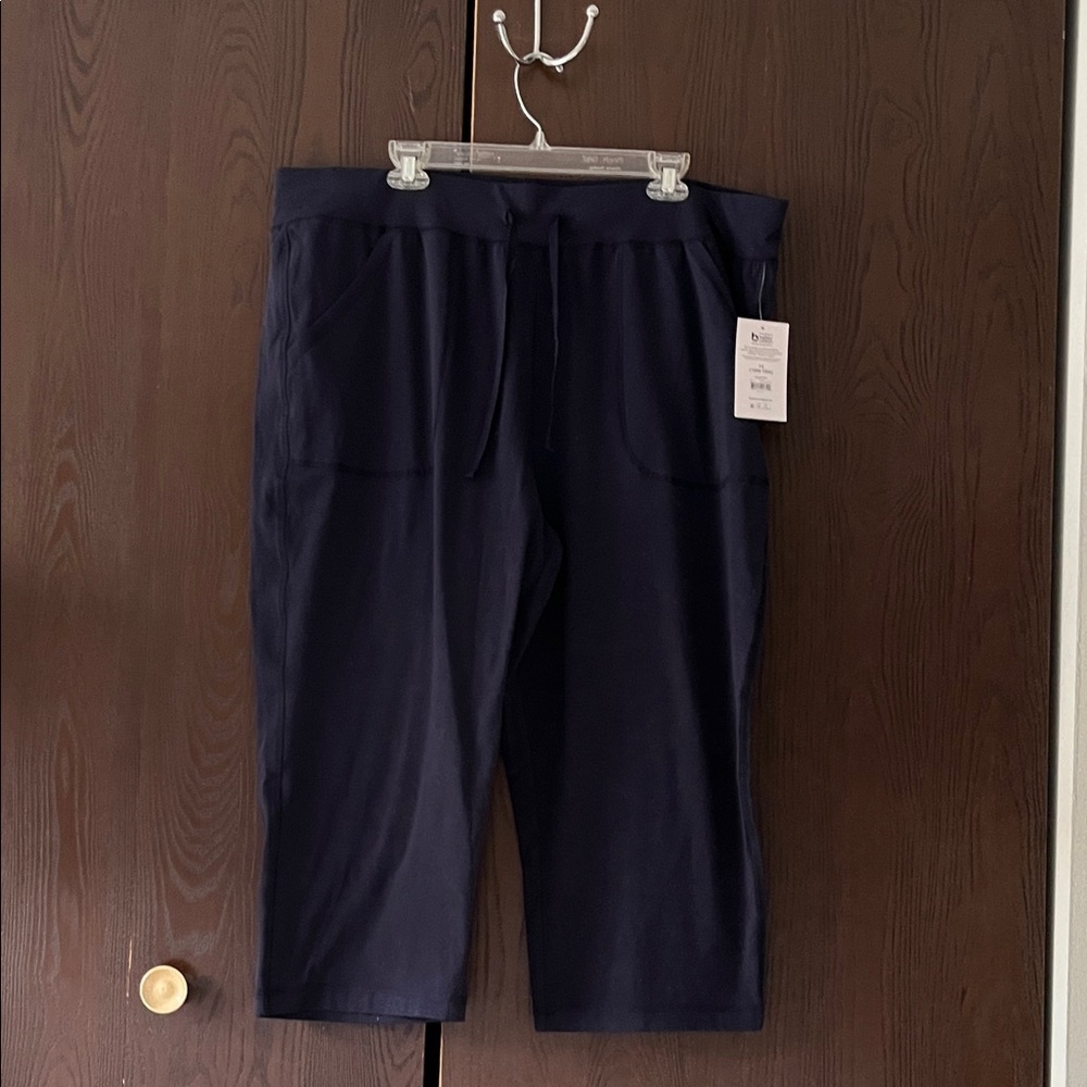 Athletic Works navy blue capris. Size 1X. NWT